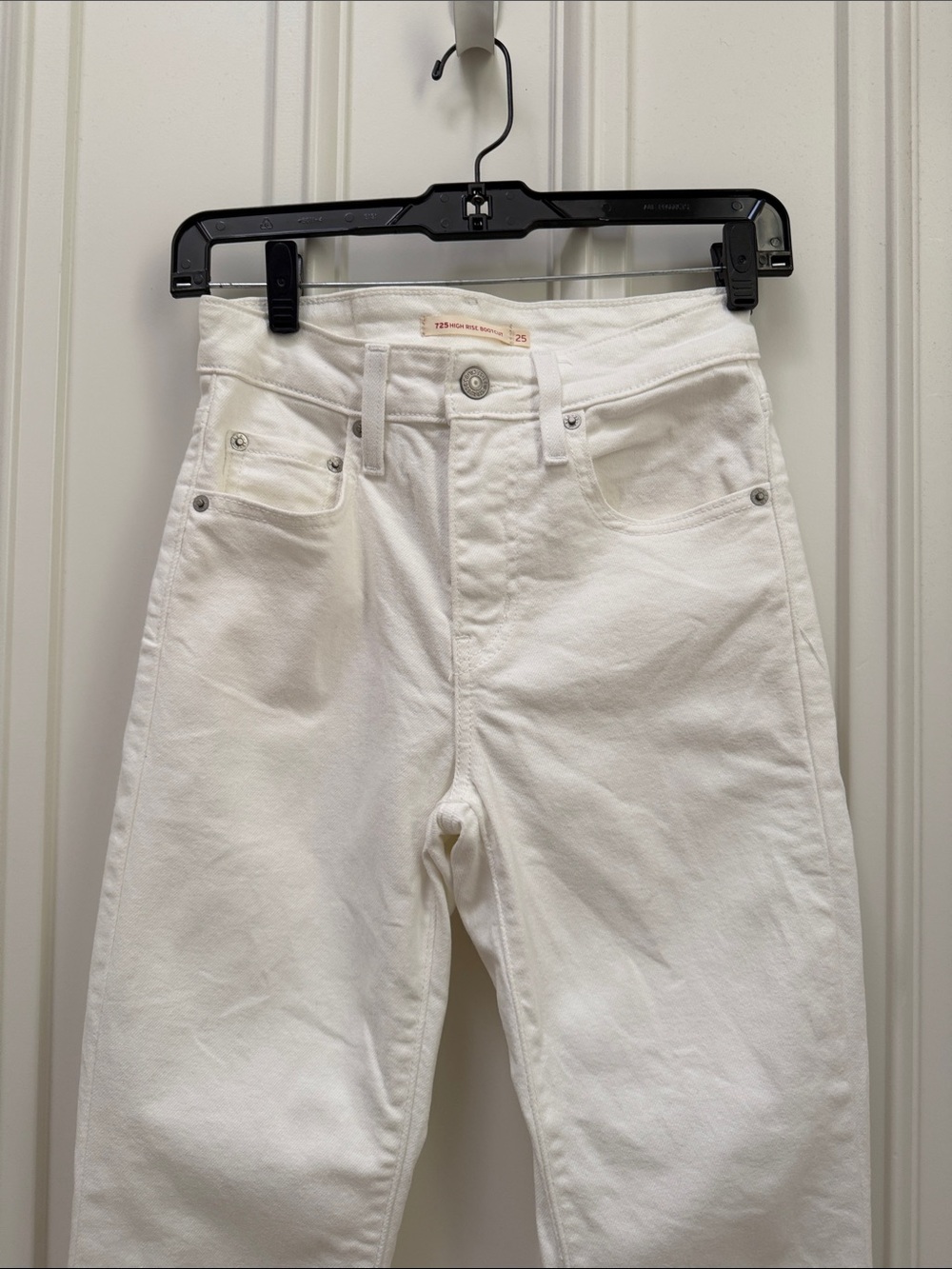 Levi’s Women’s 725 High Rise Boot Cut Jeans - Picture 5 of 9